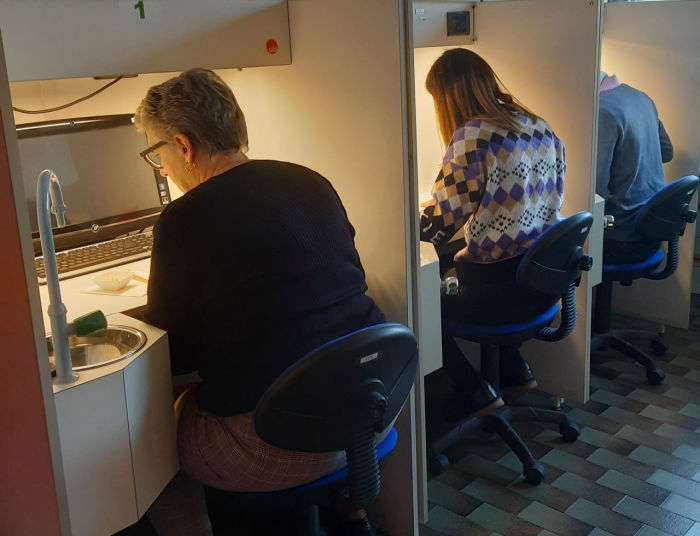 Panelists during sensorial analyses of fresh sprouts 